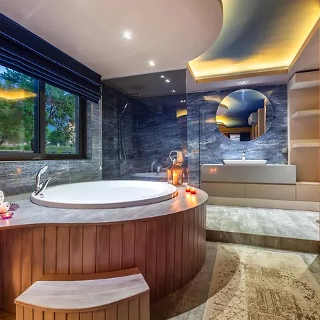 Sleeps 6 Pool Air Con Wifi *